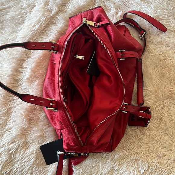 Medium size red crossbody bag. - Picture 3 of 5